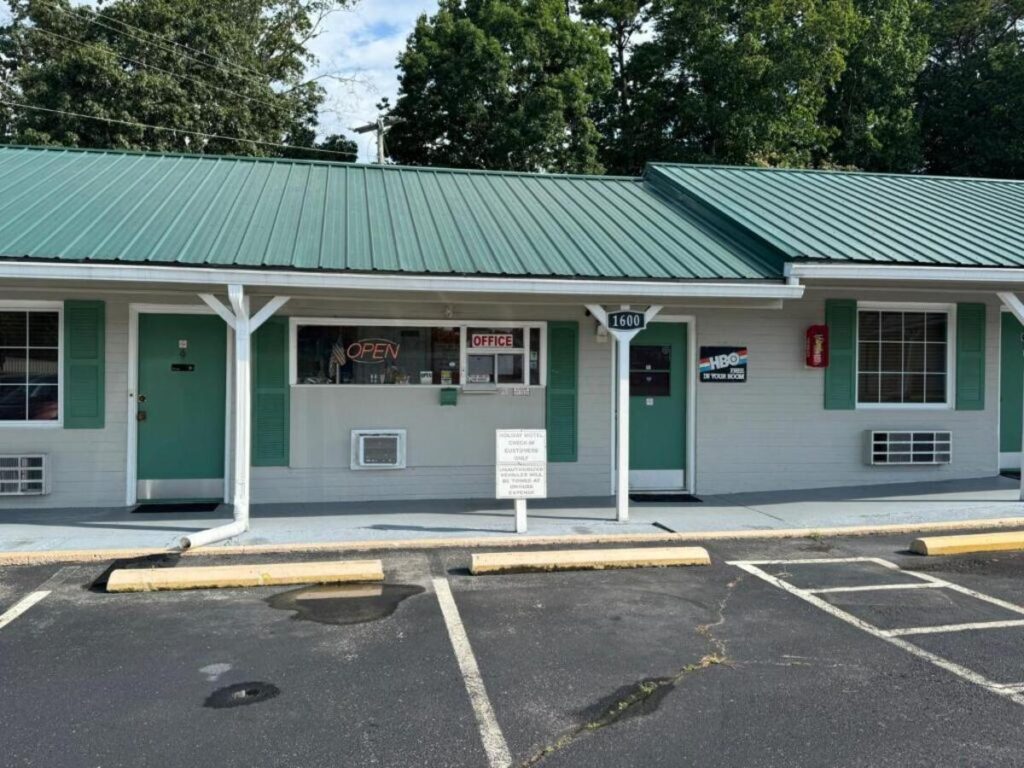 Holiday Motel by Belvilla Cleveland, TN