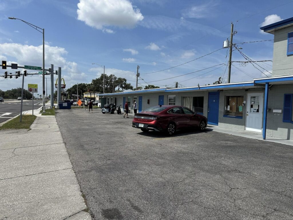 Base Motel By OYO South Tampa