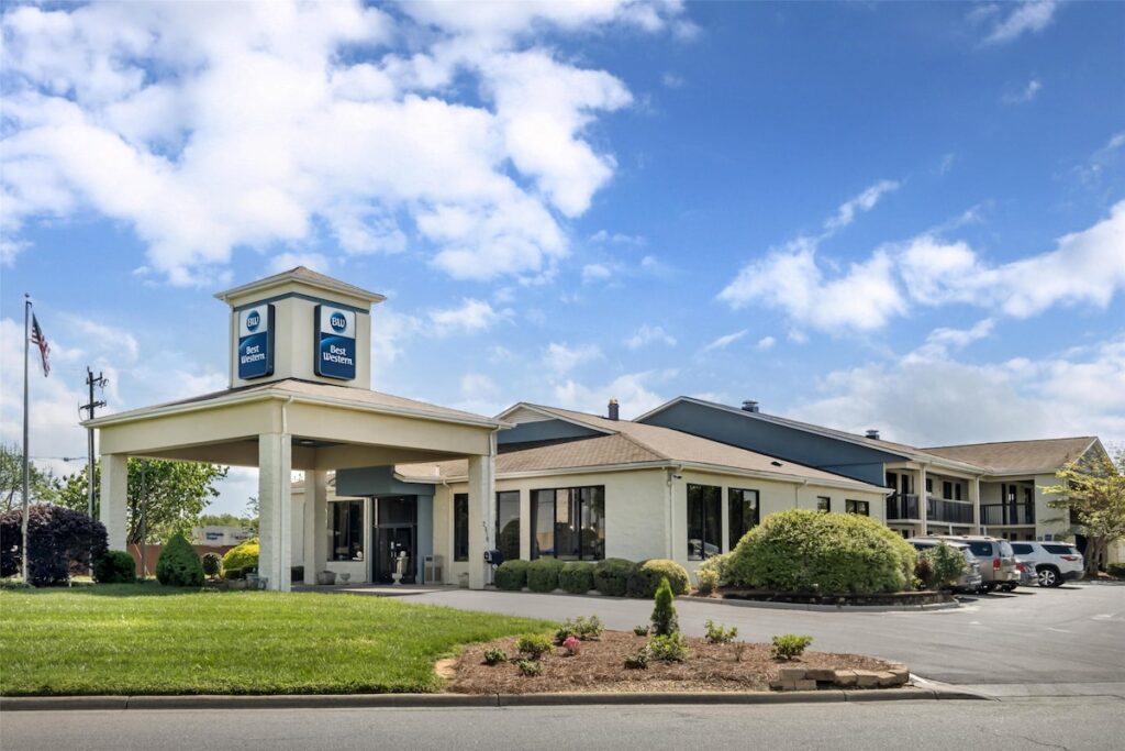 Best Western Inn & Suites - Monroe