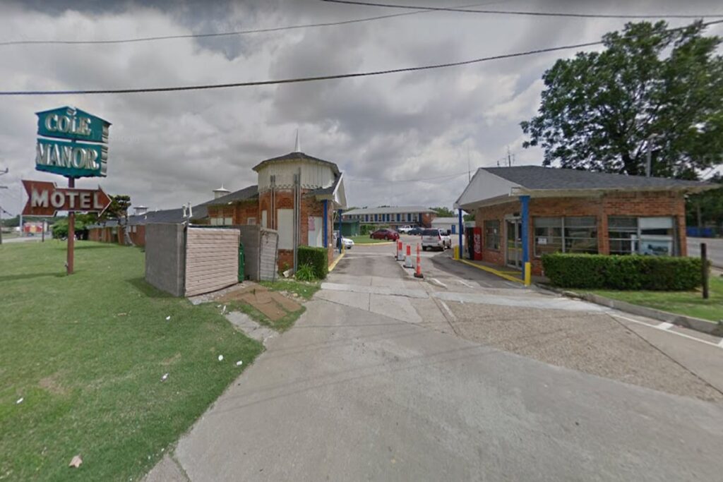 Cole Manor Motel By Oyo Love Field Market Center