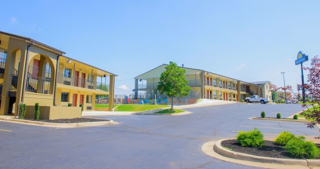Days Inn & Suites by Wyndham Athens Alabama