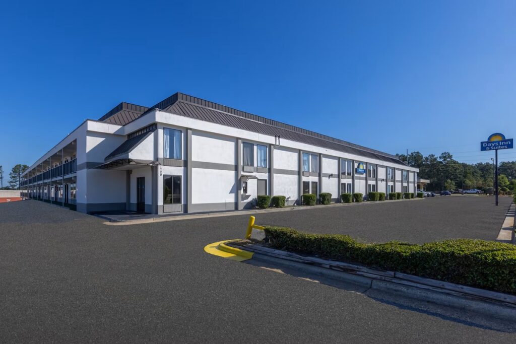 Days Inn & Suites by Wyndham Fort Bragg/Cross Creek Mall