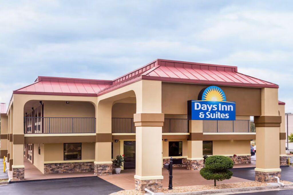 Days Inn & Suites by Wyndham Warner Robins Near Robins AFB