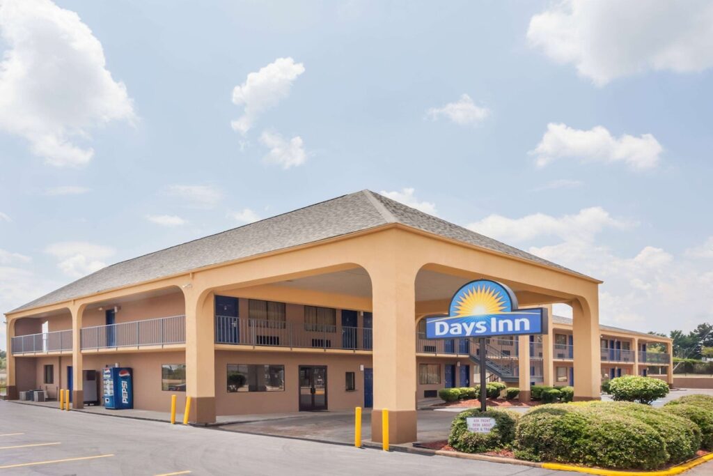 Days Inn by Wyndham Clinton