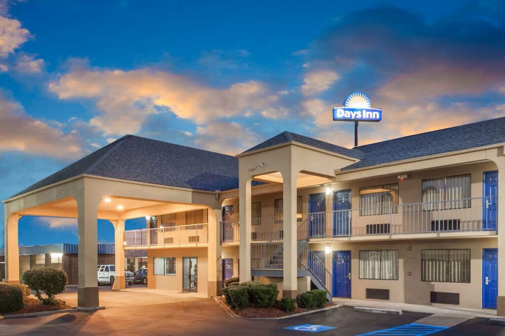 Days Inn by Wyndham Clinton
