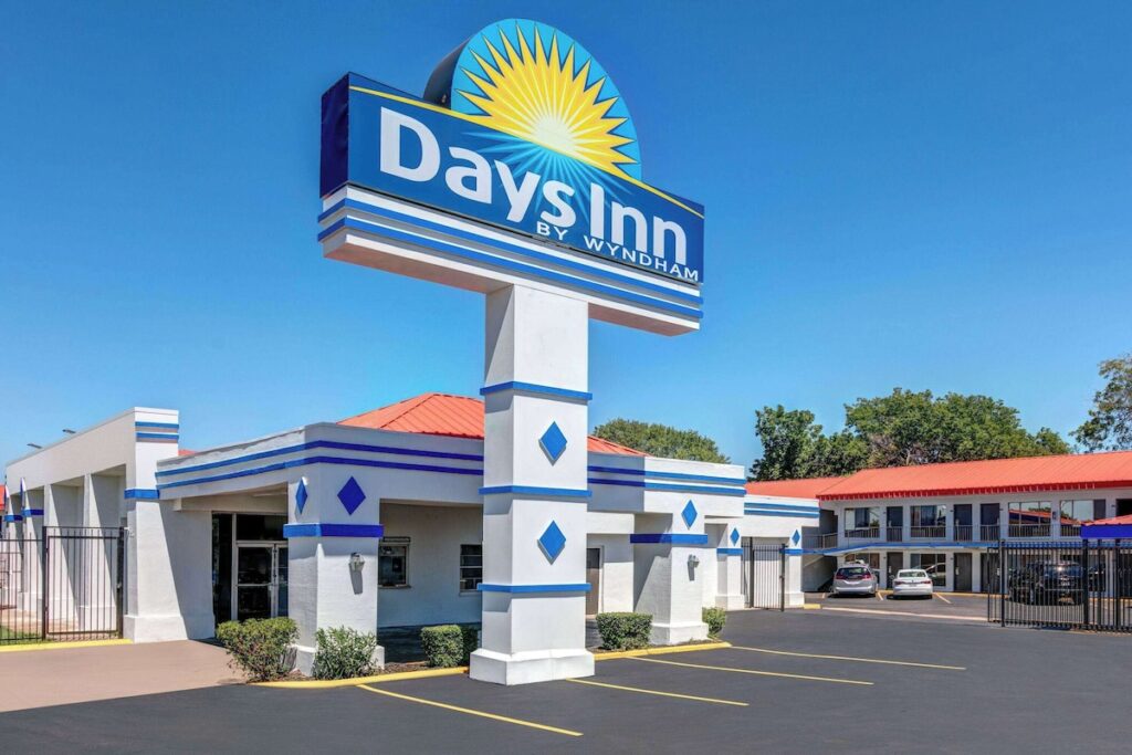 Days Inn by Wyndham South Fort Worth