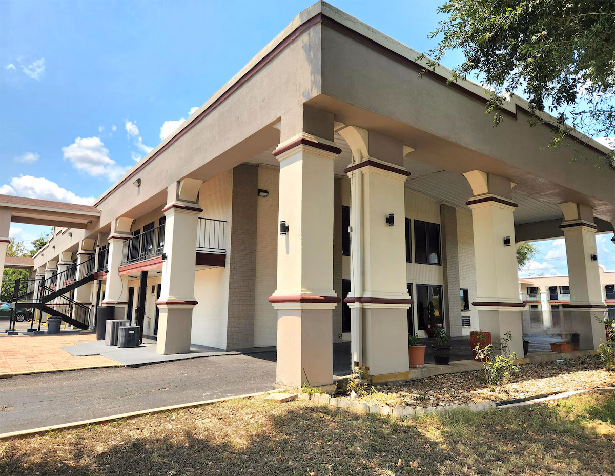 Days Inn by Wyndham San Marcos