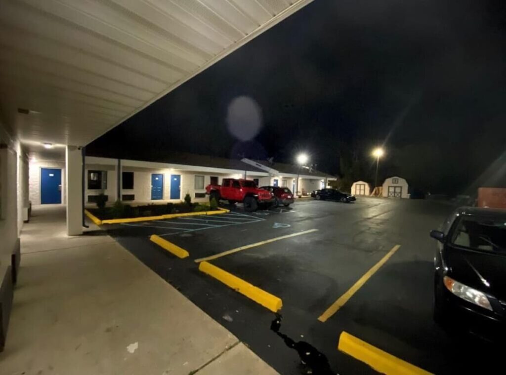 Deluxe Inn by OYO Near Toledo Ohio