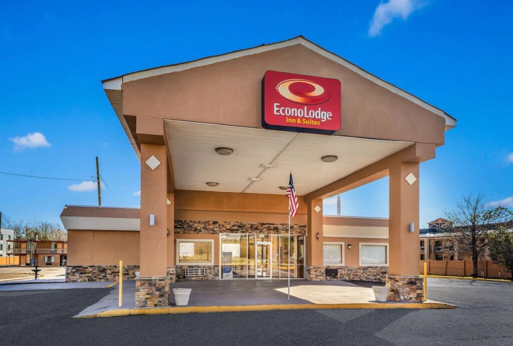 Econo Lodge Inn & Suites Macon West