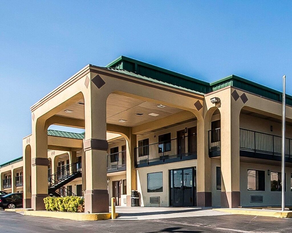 Econo Lodge Inn & Suites Southeast