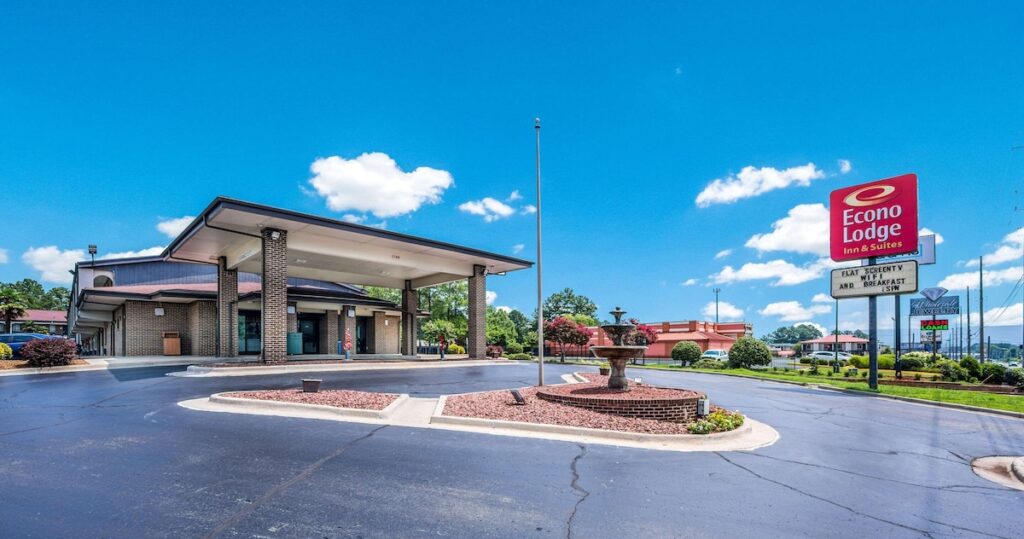 Econo Lodge Inn & Suites