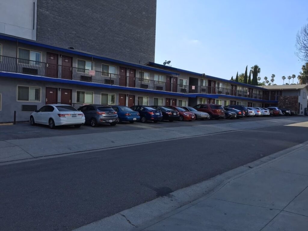 Hollywood Palms Inn and Suites