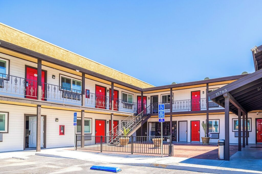 Hotel Avenida Victorville I 15