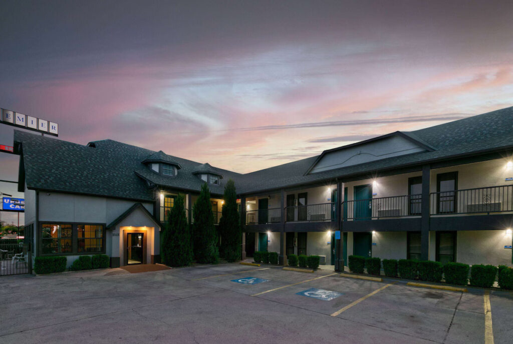 Howard Johnson by Wyndham San Marcos