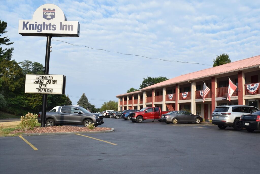 Knights Inn Oswego