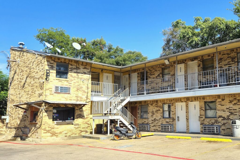 Mi Amor Inn & Suites By Hotel O Dallas Tx Hwy 352