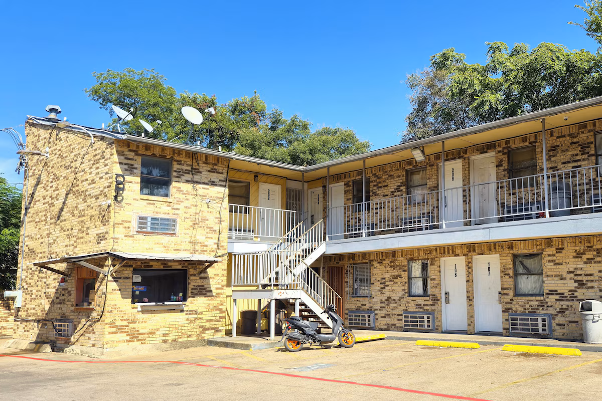 Mi Amor Inn & Suites By Hotel O Dallas Tx Hwy 352