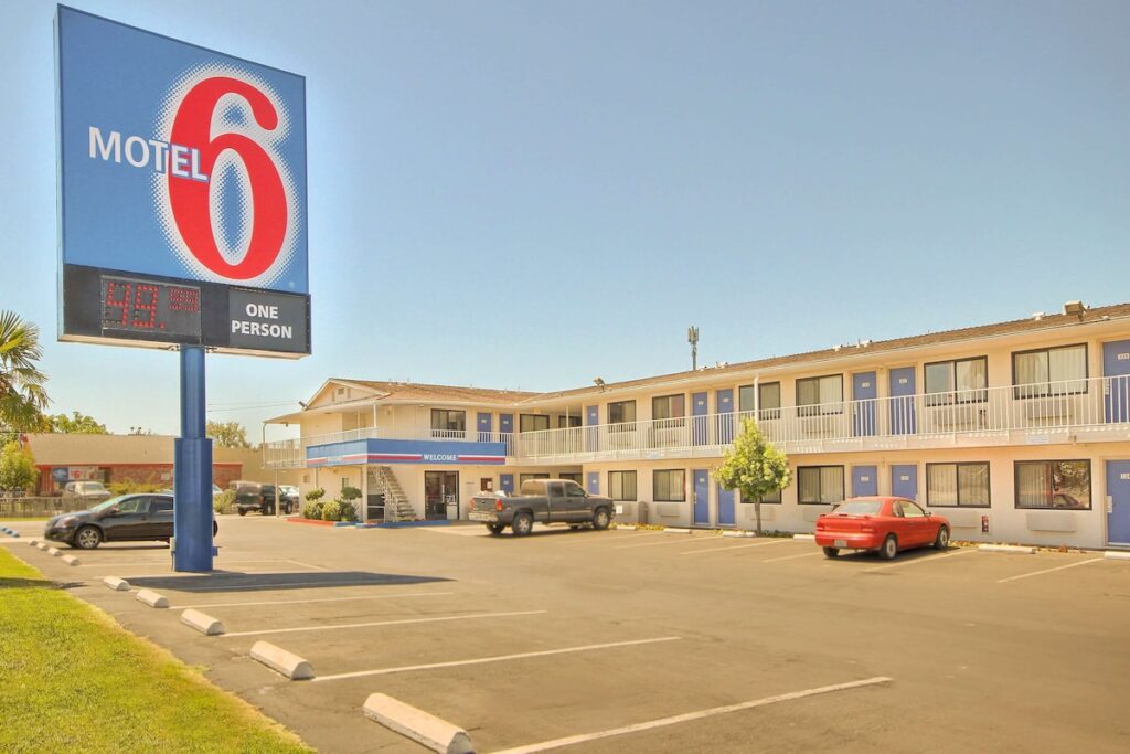 Motel 6 Fresno, CA - Blackstone North