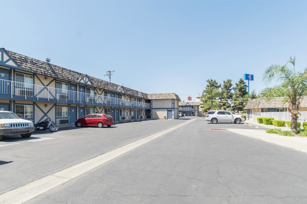 Motel 6 Kingsburg, CA