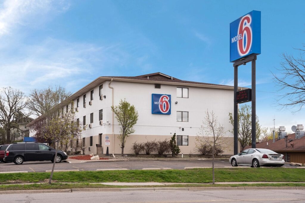 Motel 6 Saint Paul, MN - I-94