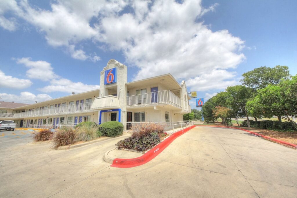 Motel 6 San Antonio, TX - Fiesta