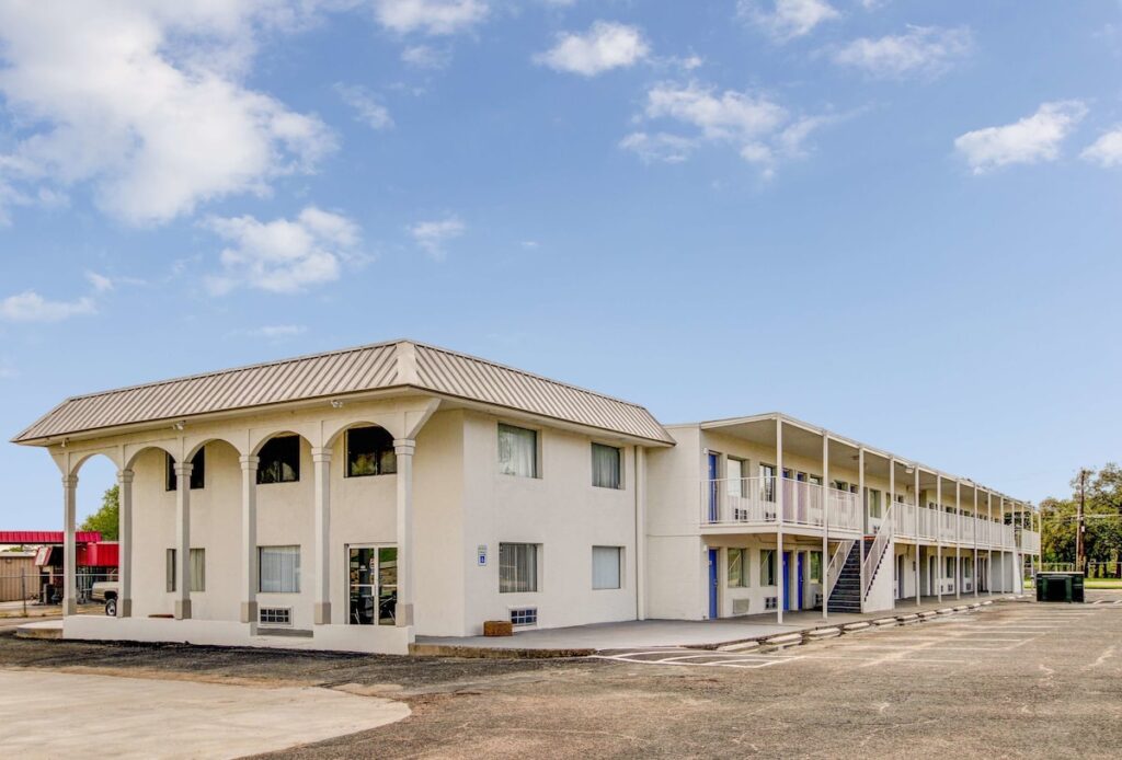 Motel 6 Waco, TX - Lacy Lakeview