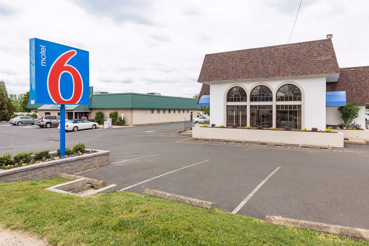 Motel 6 Warminster, PA