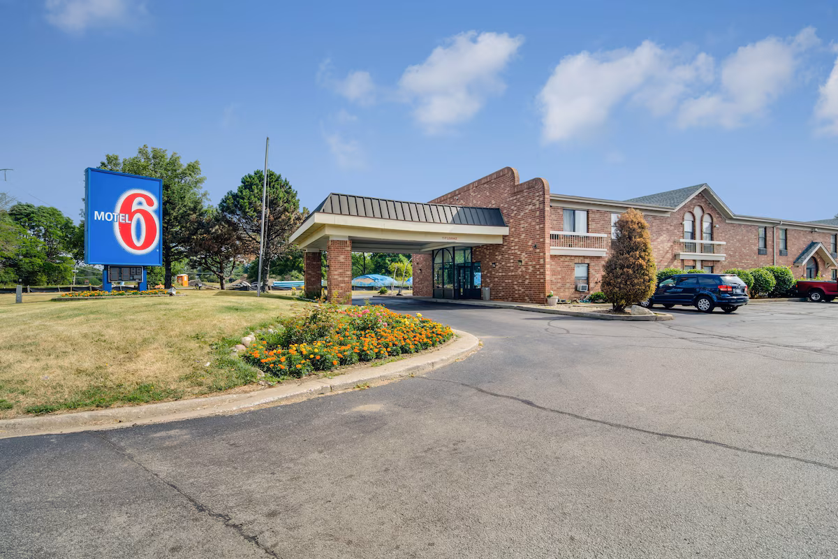 Motel 6 Waukegan, IL