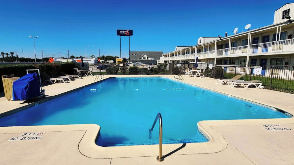 Motel 6 Webster, TX - Houston - Nasa Lake