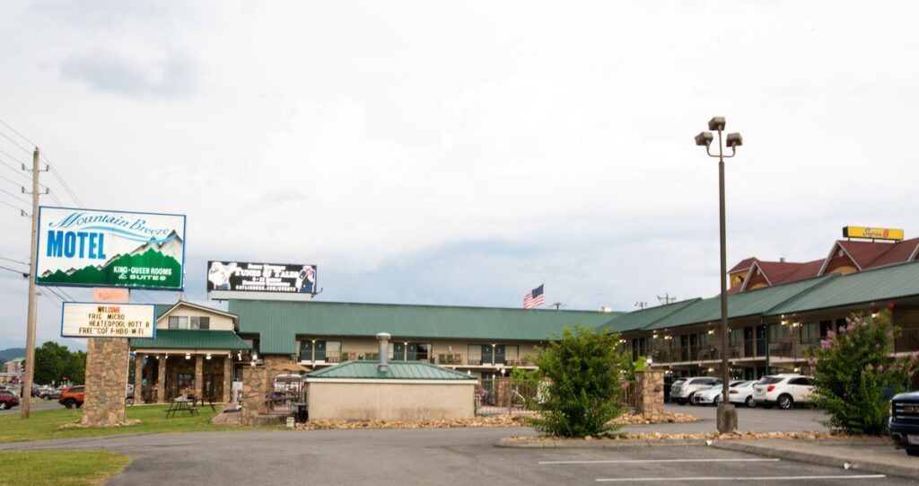 Mountain Breeze Motel