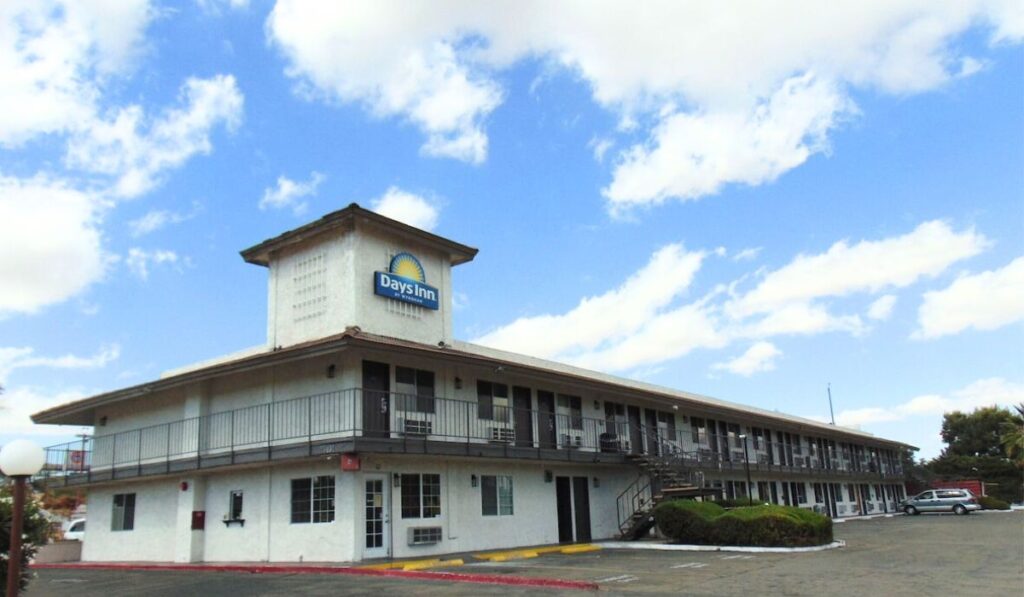 Park Avenue Inn and Suites