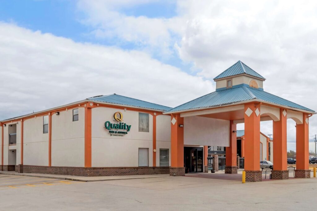 Quality Inn & Suites Decatur - Priceville I-65