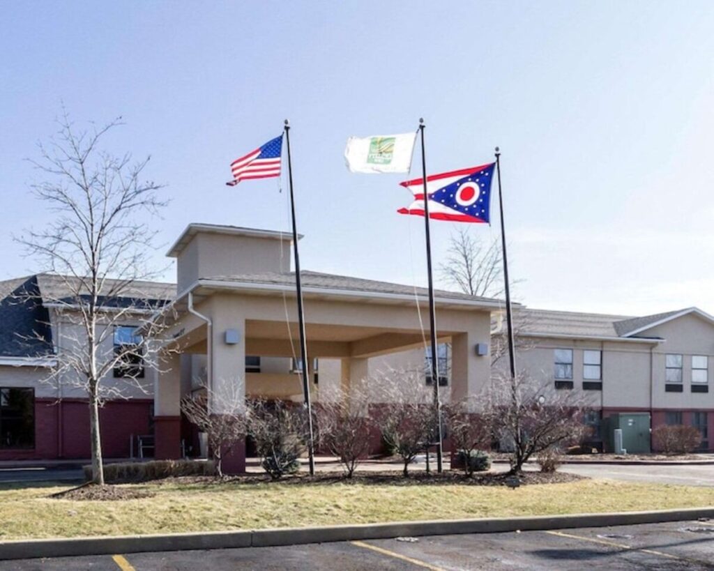 Quality Inn & Suites Oakwood Village - Cleveland South