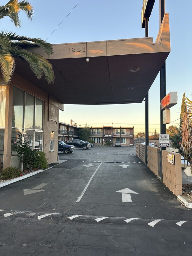 ROYAL MOTEL TRACY LLC