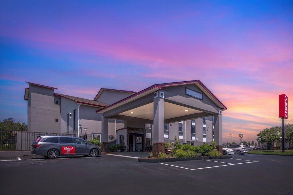 Red Roof Inn & Suites Clinton, MS
