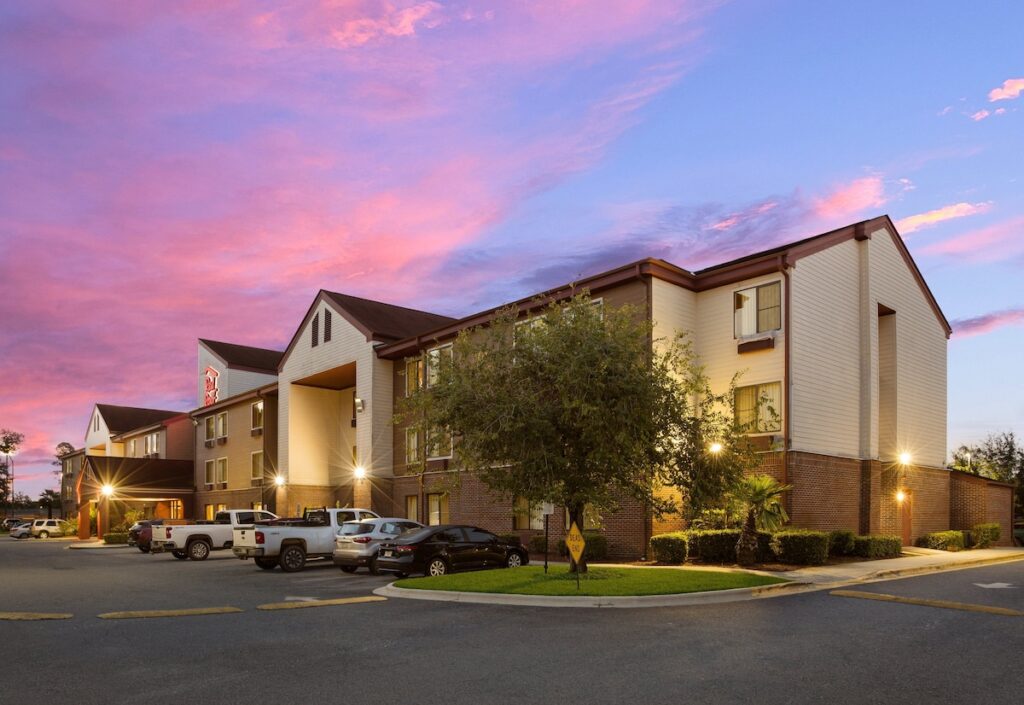 Red Roof Inn & Suites Savannah Airport