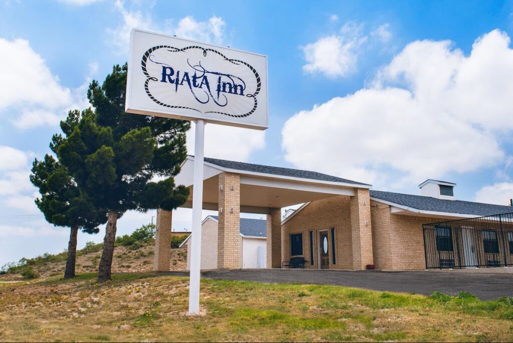 Riata Inn