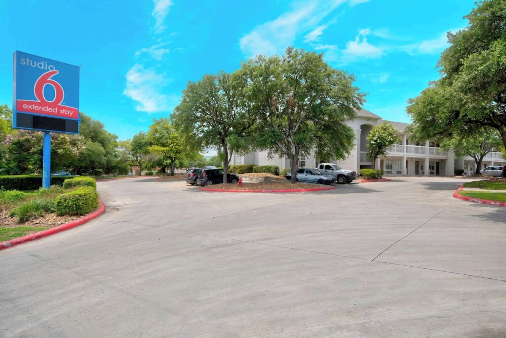 Studio 6 San Antonio, TX - Six Flags