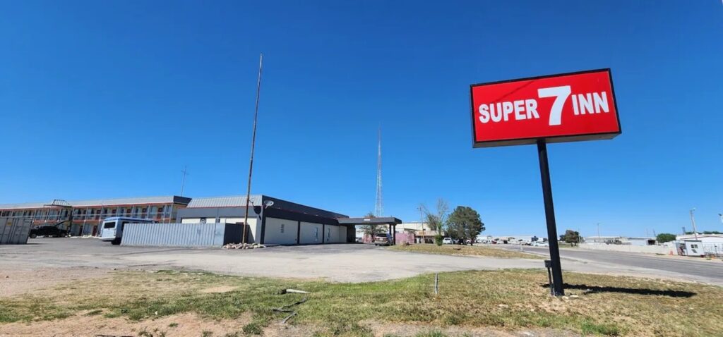 Super 7 Inn