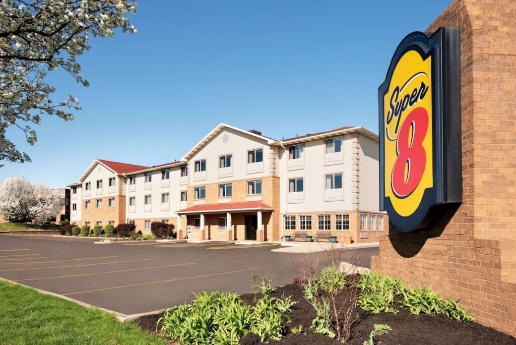 Super 8 by Wyndham Akron S/Green/Uniontown OH