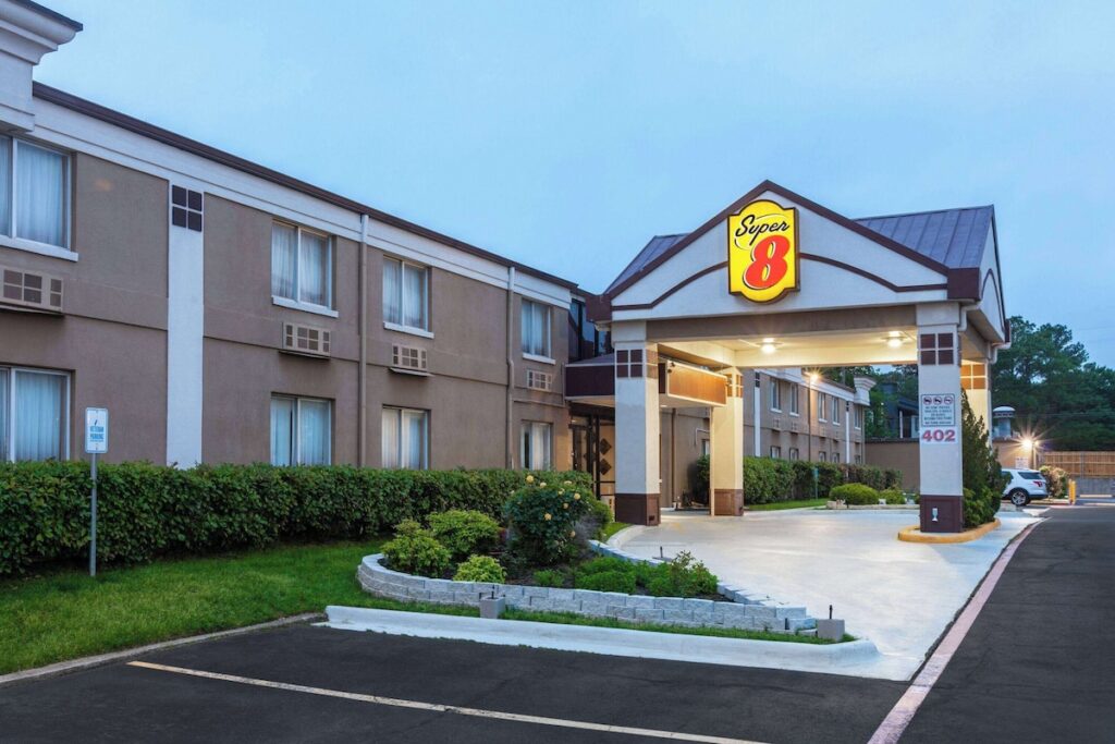 Super 8 by Wyndham Grand Prairie North