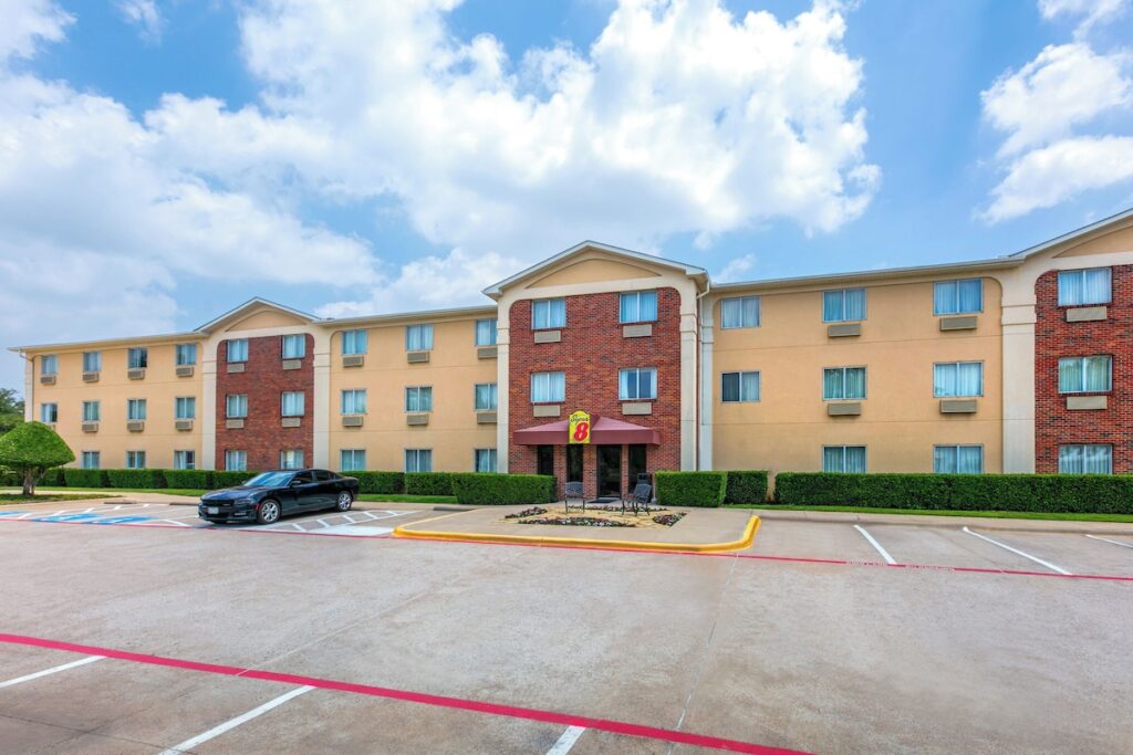 Super 8 by Wyndham Grapevine/DFW Airport Northwest