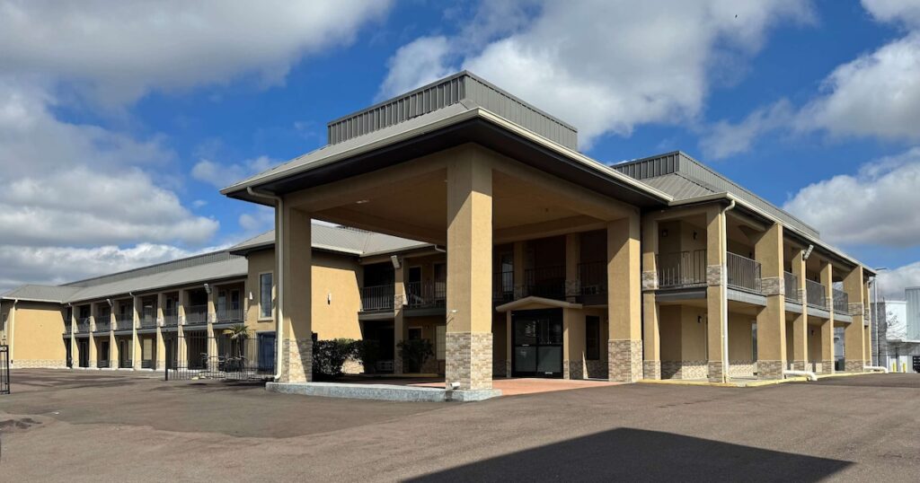 Super 8 by Wyndham Jackson MS Near the Fairgrounds