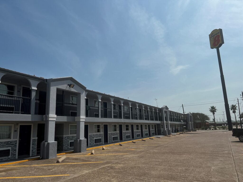Super 8 by Wyndham La Marque TX/Texas City Area