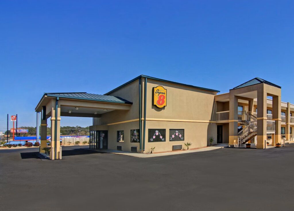 Super 8 by Wyndham Macon West