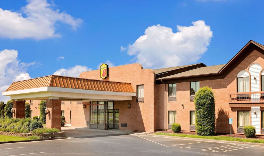 Super 8 by Wyndham Metropolis