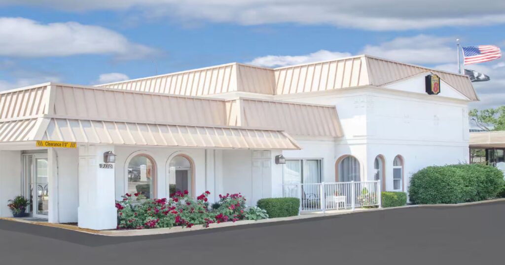 Super 8 by Wyndham Morton Grove/Chicago