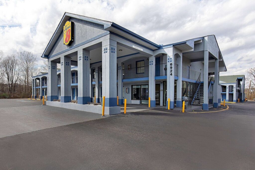 Super 8 by Wyndham Nashville West