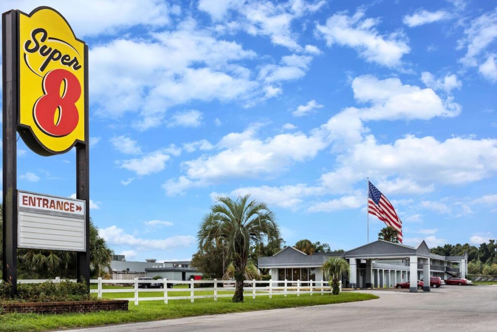 Super 8 by Wyndham Ocala I-75