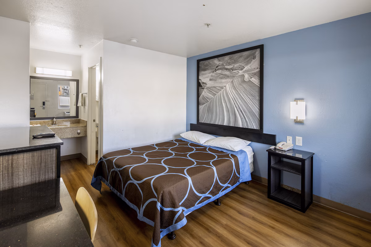 Super 8 by Wyndham Phoenix West